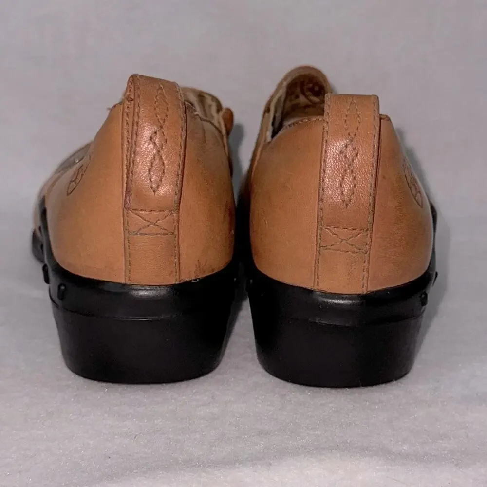 Women’s Ariat Leather Slip-on Booties Tan size 6.5 Western Cowboy